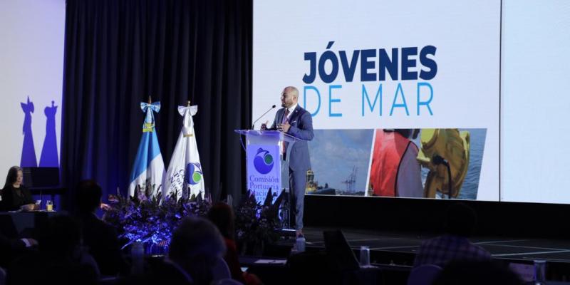 El secretario Francisco Molina explica en qué consiste el proyecto