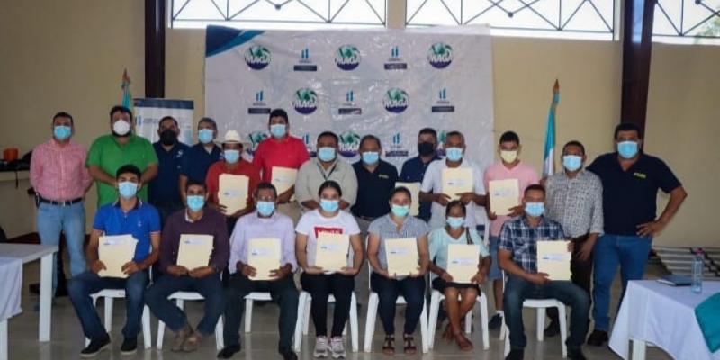 Entregan planes de manejo forestal en Petén 