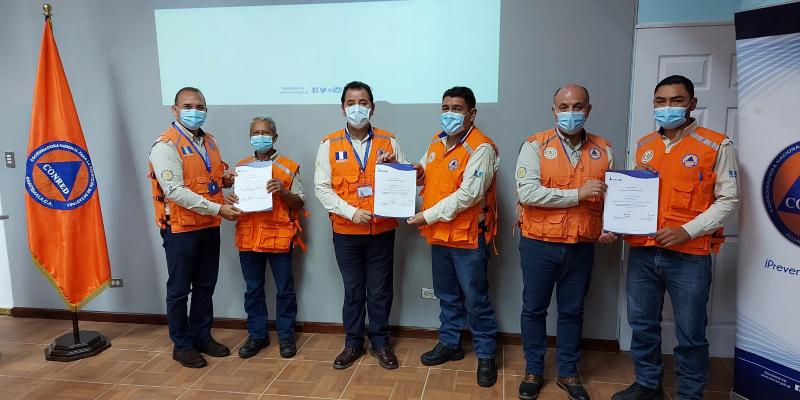 Entrega de certificados de Competencia Laboral del INTECAP.