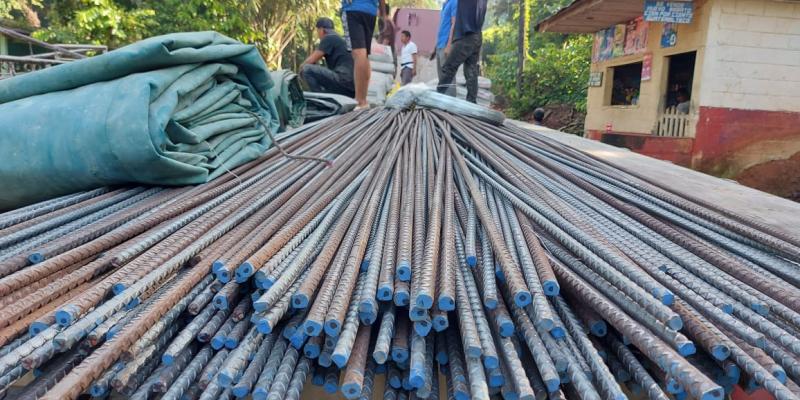 Personal de Fodes entrega dotación para reconstruir puente en Malacatán, San Marcos
