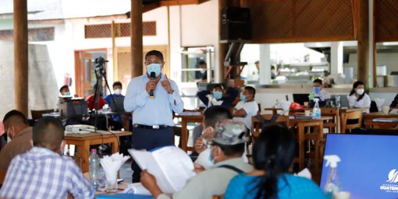 Óscar Pérez, Viceministro de Desarrollo Sostenible, durante una de las reuniones de consulta.
