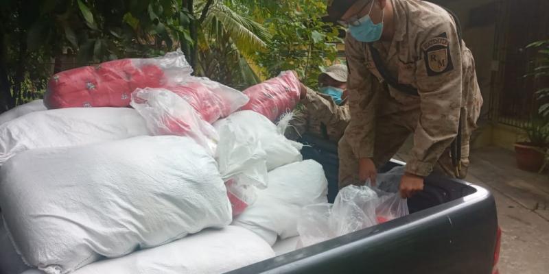 Reservistas Militares de Izabal apoyan distribución de víveres
