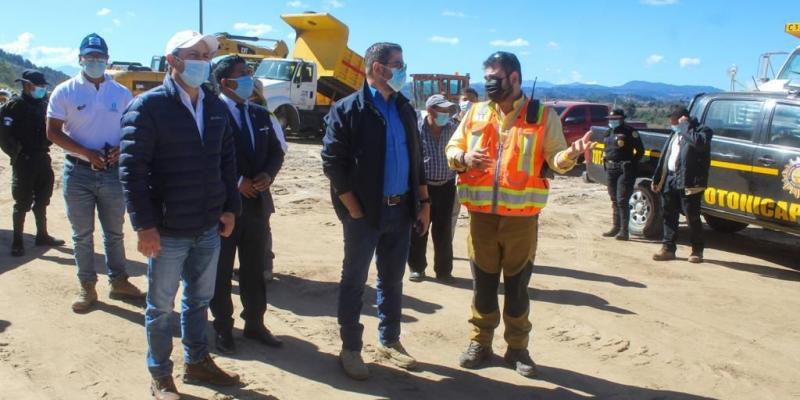 Ministro del CIV supervisa trabajos de pavimentación en Rancho de Teja - Momostenango