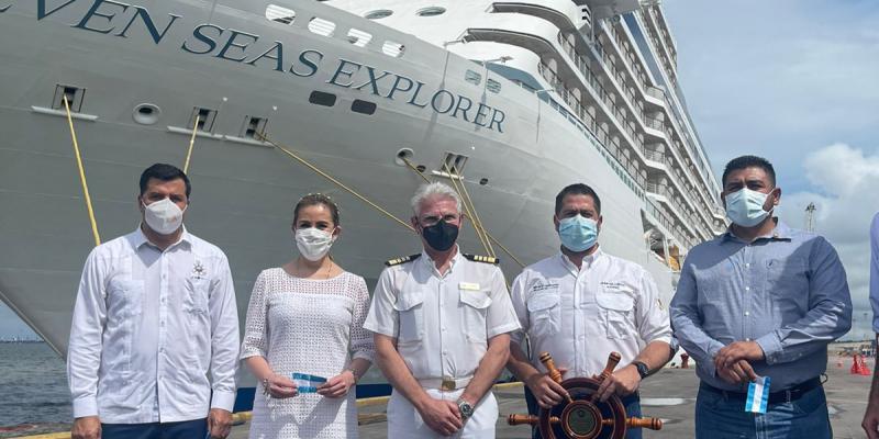 Ministiro de Comunicaciones Javier Maldonado recibe al Seven Sears Explorer