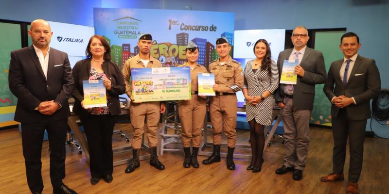 Premiación a los participantes del concurso Héroes del Ambiente