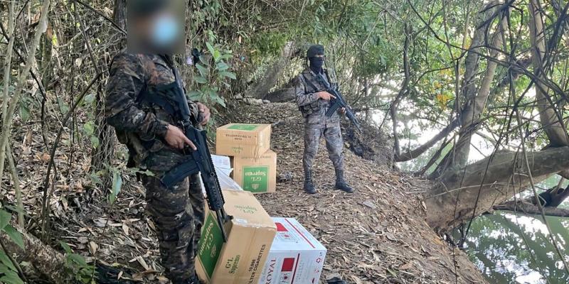 Ejército de Guatemala interceptó embarcación con ilícitos en Melchor de Mencos, Petén