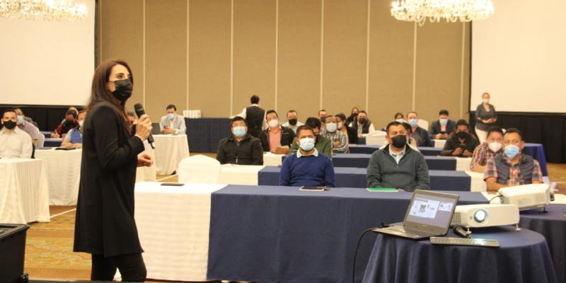 Mineduc continua con la capacitación personal para impulsar la tecnología en el aula