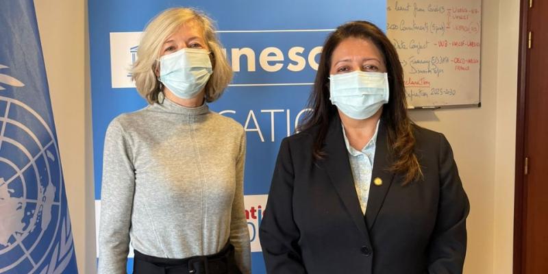 Ministra Claudia Ruíz se reúne con Directora de UNESCO