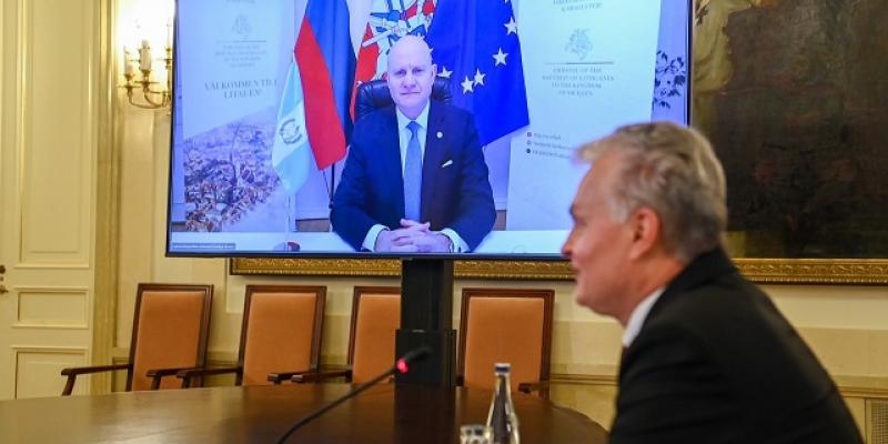 Embajador de Guatemala presenta Cartas Credenciales ante presidente de Lituania