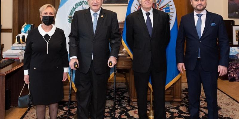 Consejo Permanente la OEA recibe en sesión protocolar al presidente de Guatemala