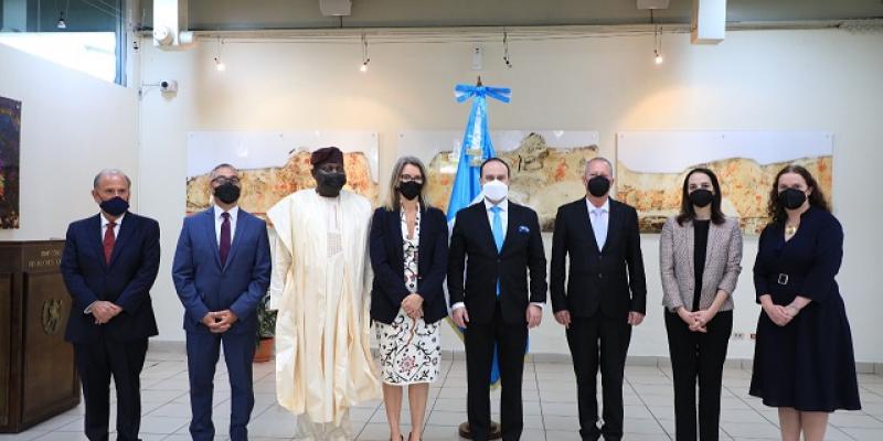 Canciller Brolo Vila recibe Copias de Estilo de siete embajadores