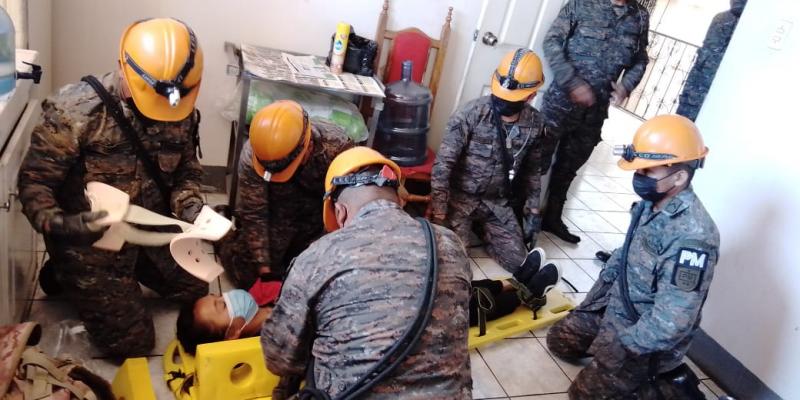 Imparten técnicas de primeros auxilios y realiza simulacro de terremoto 
