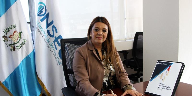 La Directora de Onsec firmó el acuerdo de aprobación de la más reciente edición del manual.