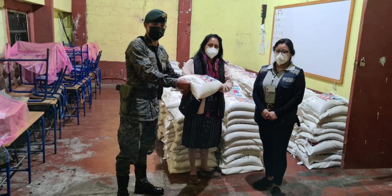 Ejército de Guatemala apoya logística de traslado y distribución de 2 mil toneladas de arroz