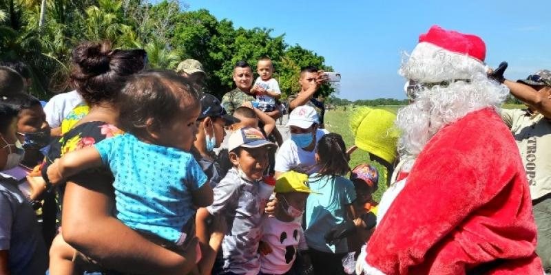  Brigada de Paracaidistas organizó actividad especial para los niños de la guardería "Dios es Amor"