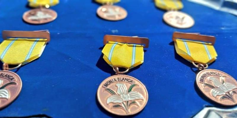 "Medalla Monja Blanca" de segunda clase.