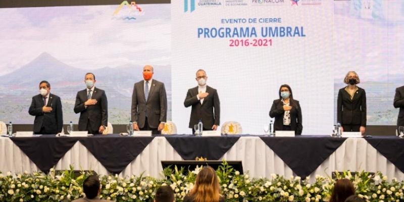 Autoridades de MINECO, PRONACOM, FINANZAS, MINEDUC, MCC y Embajada de Estados Unidos participan en evento de cierre.