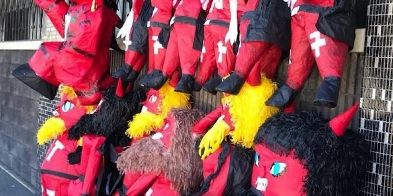 Venta durante Quema del Diablo en Guatemala. Foto de archivo.