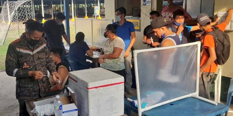 Ejército de Guatemala apoya jornada de vacunación dirigida a trabajadores de empresas ubicadas en Escuintla
