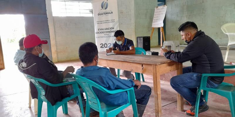 Elaboración de informes de evaluación socioeconómica.