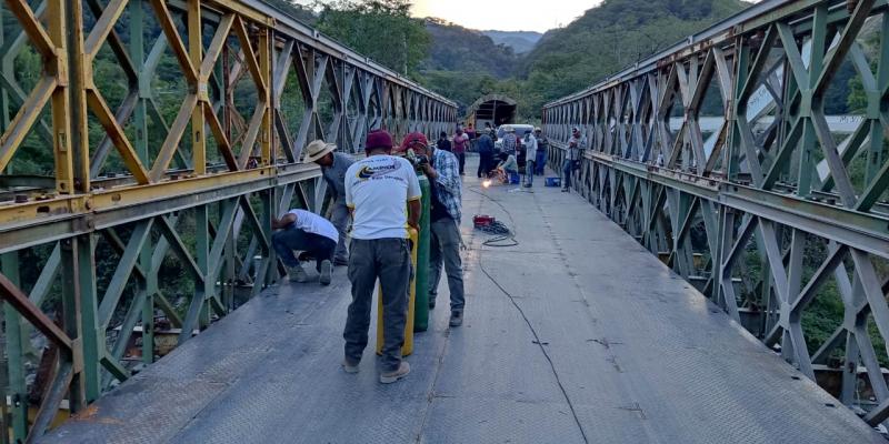Se cambió la rodadura de madera a metal en el puente Concua
