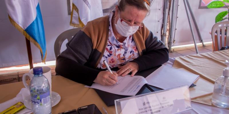 Secretaria Presidencial de la Mujer, Ana Leticia Aguilar Theissen. 