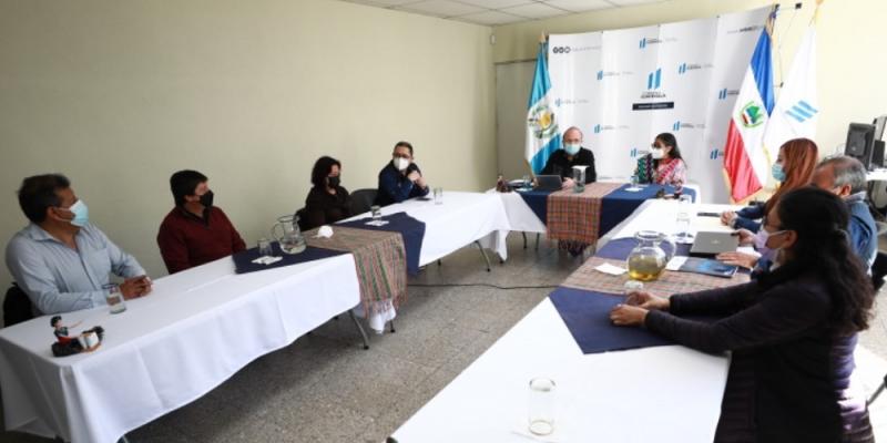 Autoridades de Mineco y de ANAPDE, participan en la reunión sobre la presentación de los avances en cadenas producativas.