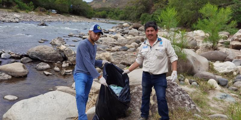 Jornada de limpieza en la cuenca alta del río Motagua contribuye al saneamiento