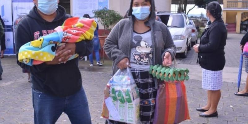 Más de siete mil escuelas fueron atendidas por pequeños productores