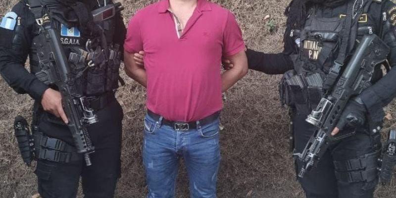 Agentes policiales capturan a extraditable en kilómetro 22 ruta a Fraijanes