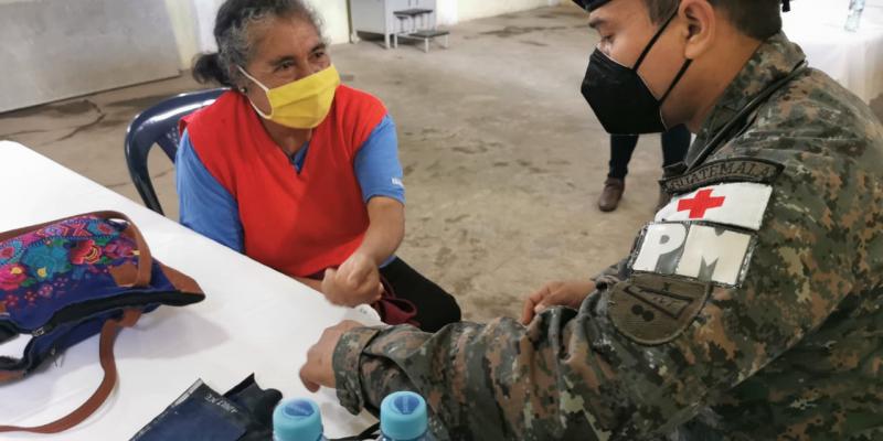 Jornada médica apoyada por el Ejército de Guatemala brindó atención a más de 250 vecinos de la aldea Sacoj Grande, Mixco