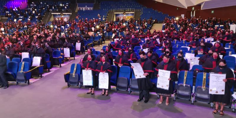 Ministra Claudia Ruíz participa en graduación de PADED