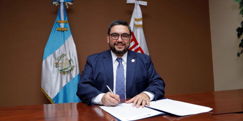 Alberto Pimentel Mata, Ministro de Energía y Minas.