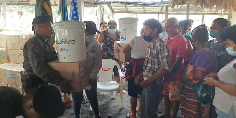 Apoyo en la entrega de filtros de agua potable