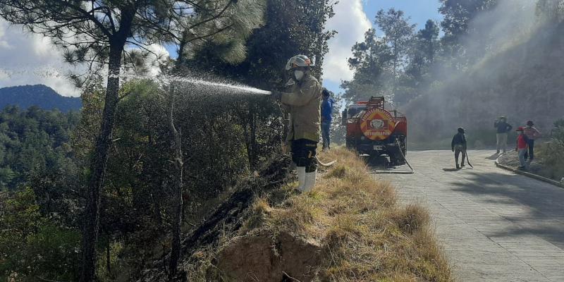 Sistema CONRED atiende incendio forestal en el territorio nacional.