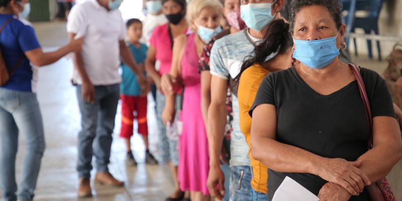 Usuarios de programa de vivienda del Fodes