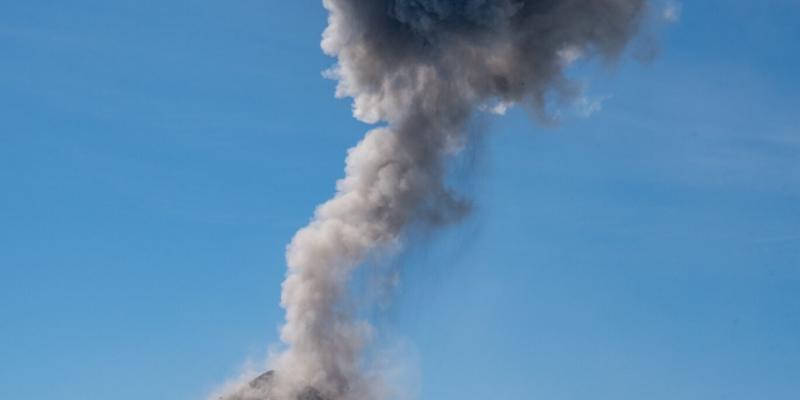 Vista al volcán de Fuego. Foto de archivo.