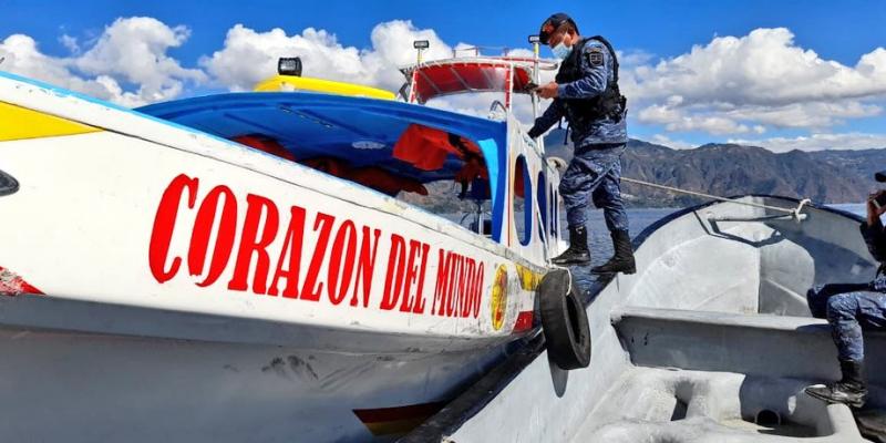 Ejército de Guatemala apoyó búsqueda de embarcación extraviada en el lago de Atitlán