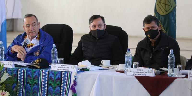 Presidente de la República y Ministros acuerdan buscar solución a conflictos en Sololá