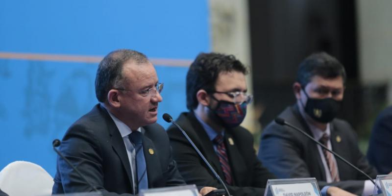 Ministro de Gobernación informa sobre la captura de implicado en el asesinato de una pareja 