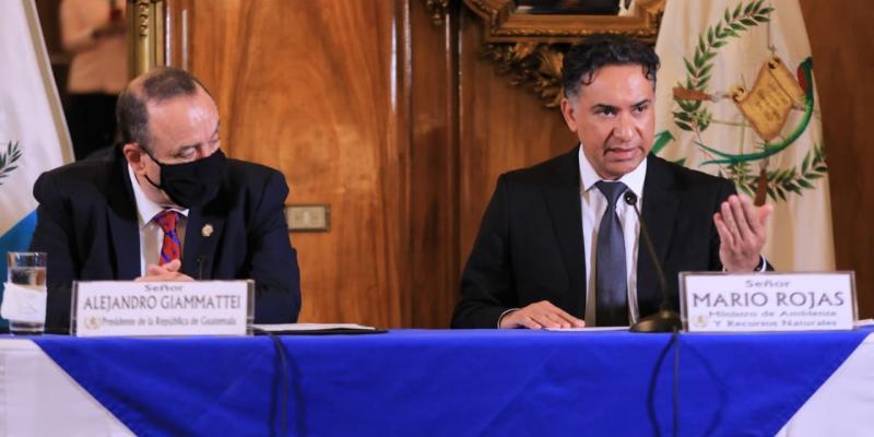 Presidente Alejandro Giammattei y Ministro Mario Rojas presentan el Reglamento para la gestión integral de desechos.