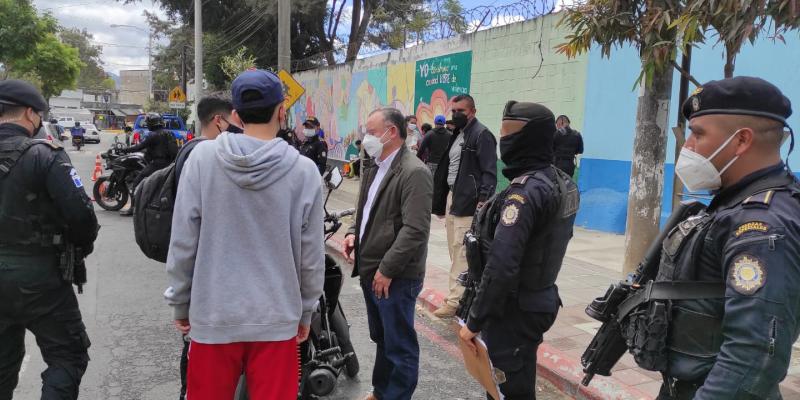 Ministro de Gobernación supervisa acciones de Seguridad y Control en la zona 18