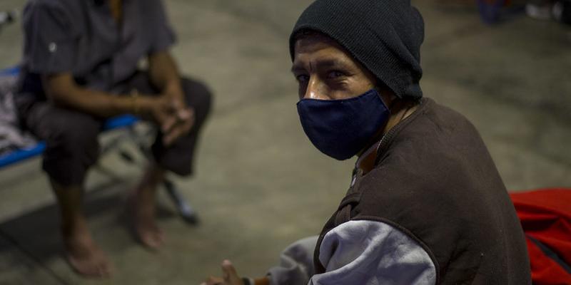 Atención a personas en el albergue El Gallito, Guatemala, Guatemala. Foto de archivo.