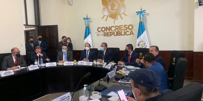Canciller Mario Búcaro se reúne con la Comisión de Relaciones Exteriores del Congreso