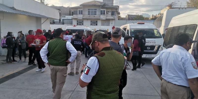 Consulado atendió a 17 guatemaltecos asegurados en Puebla, México, quienes viajaban junto a otras 103 personas en un autobús 