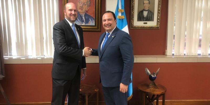 Canciller Mario Búcaro aborda temas de migración, comercio y seguridad con embajador de EE. UU.