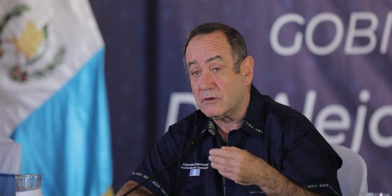 Presidente Alejandro Giammattei pide cumplir el Reglamento 164-2021 durante Gira Presidencial