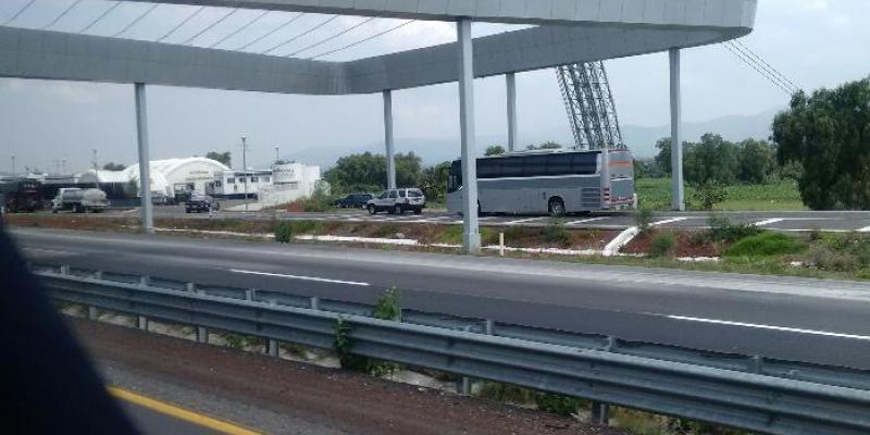 Misión Consular asiste a 6 guatemaltecos rescatados en autopista de México 