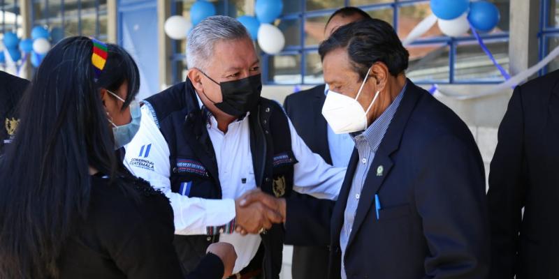 Ministro de Desarrollo entrega llave de aulas en San Francisco La Unión