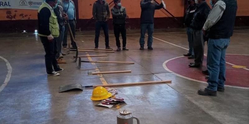 Brigadistas de Patzicía reciben capacitación sobre incendios forestales